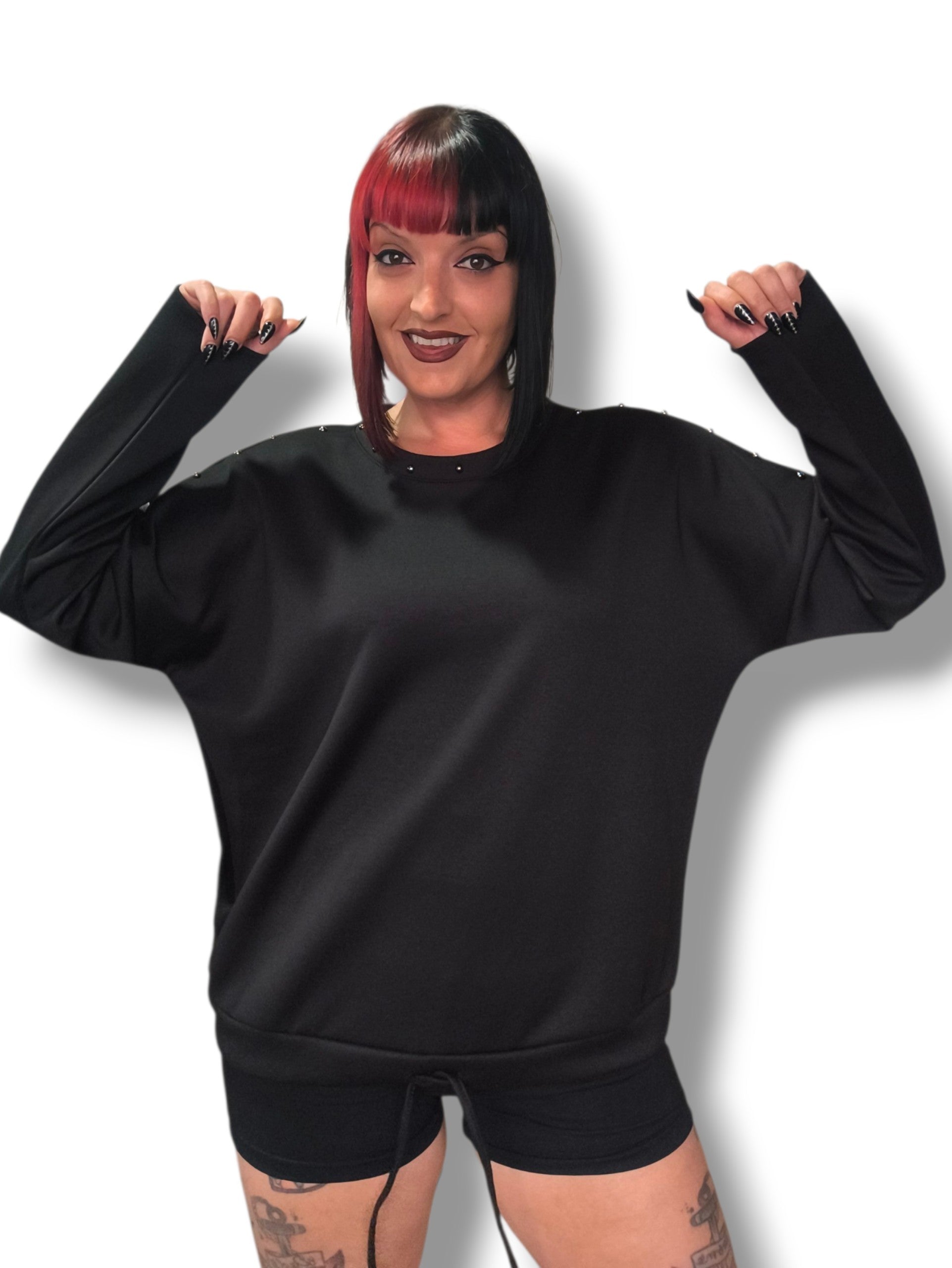 Sudadera oversize con tachas
