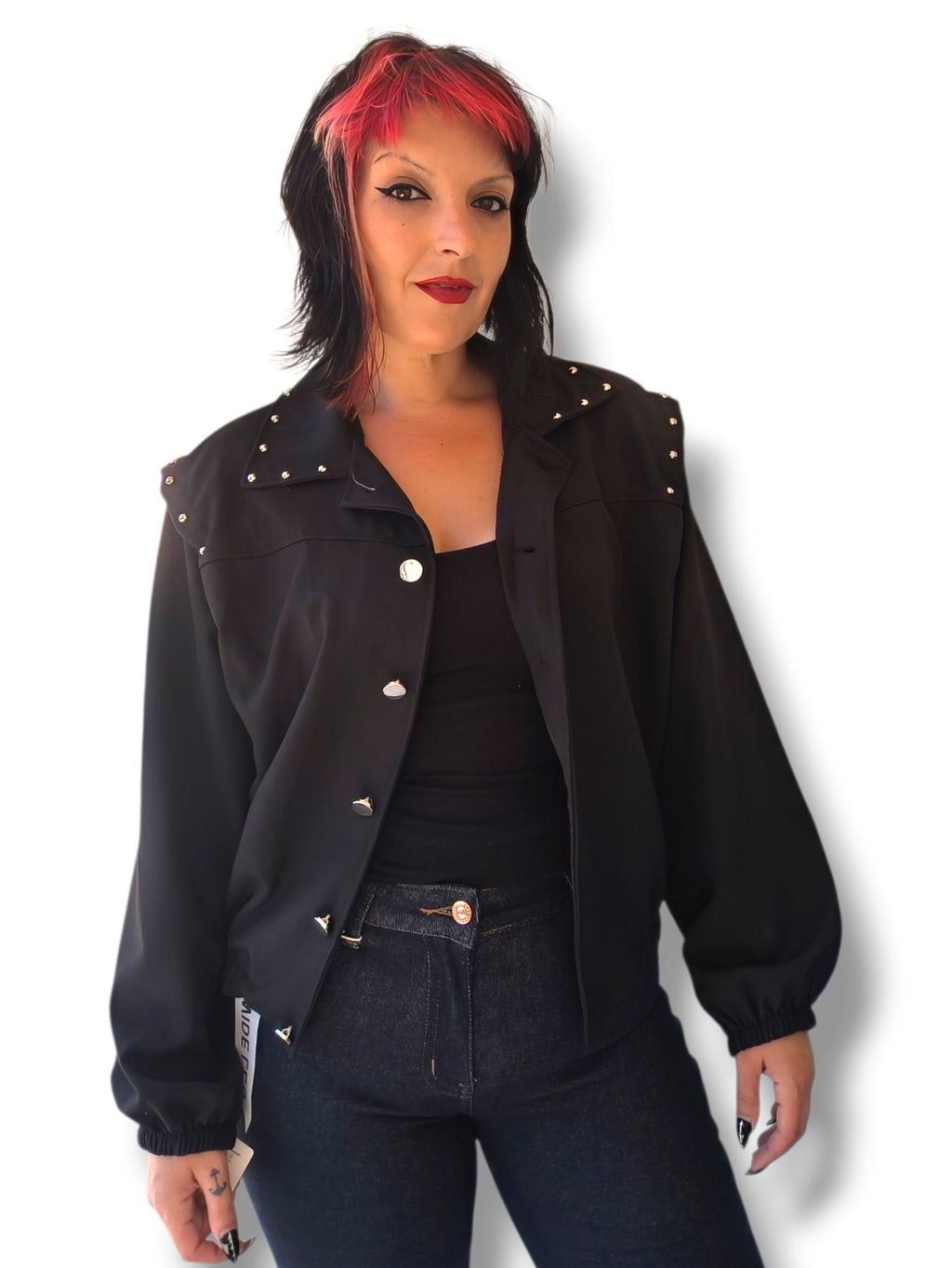 Chaqueta con tachas